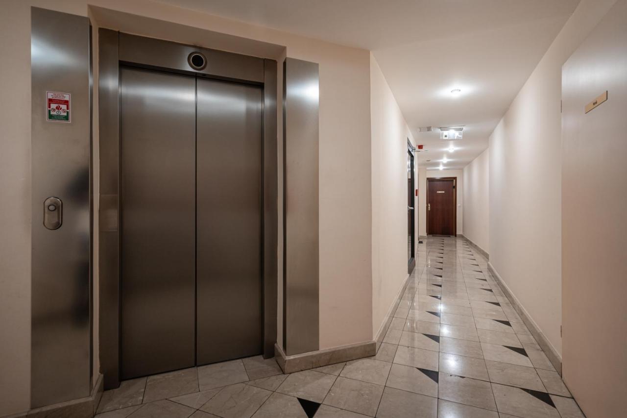 Urban Jungle Oasis King With Free Parking Apartment Будапеща Екстериор снимка