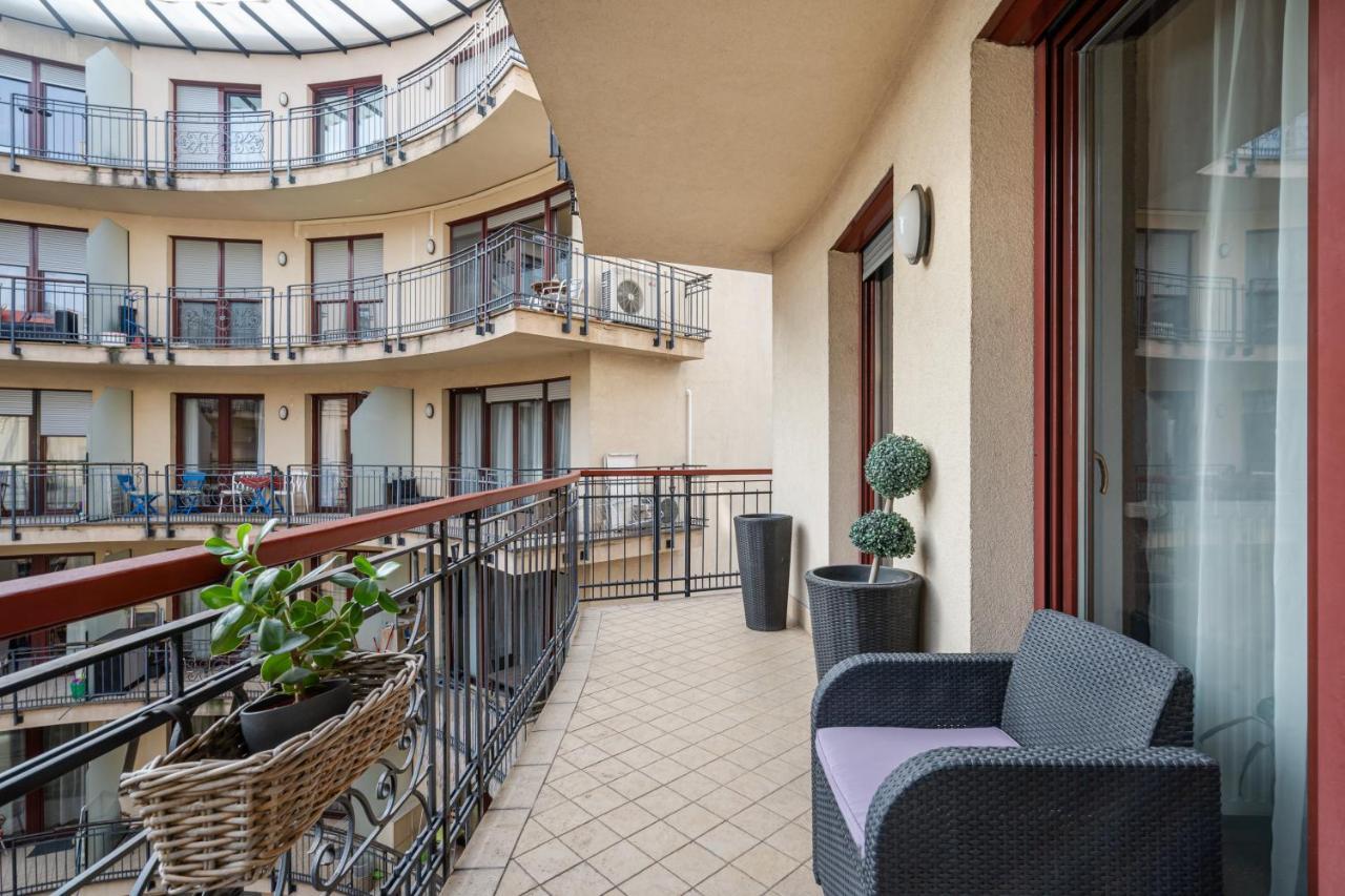 Urban Jungle Oasis King With Free Parking Apartment Будапеща Екстериор снимка